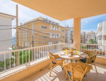 Two bedroom apartment located just a few meters far away from the beach. Ref. 17-